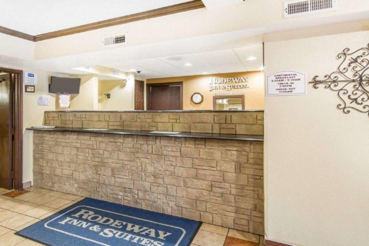 Rodeway Inn & Suites Madison East Esterno foto