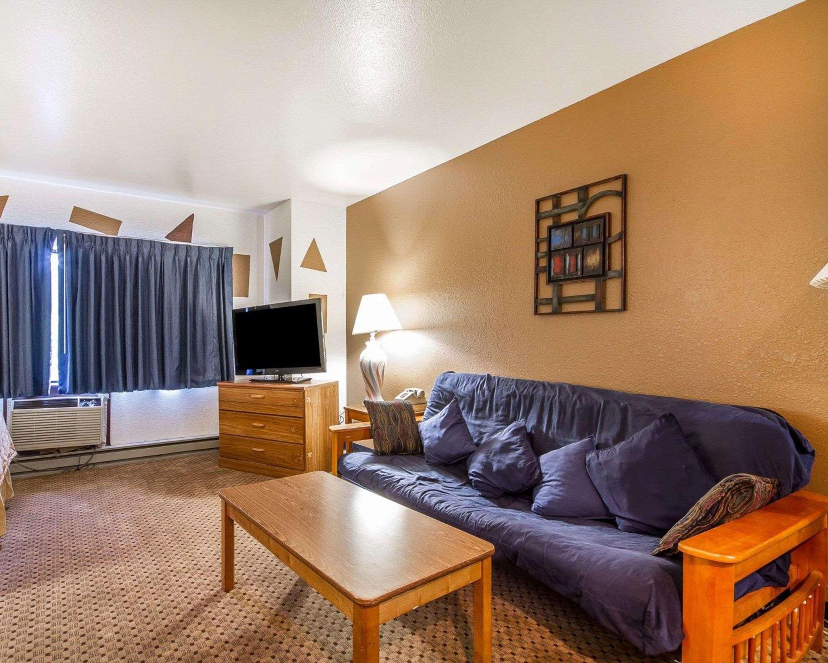 Rodeway Inn & Suites Madison East Esterno foto