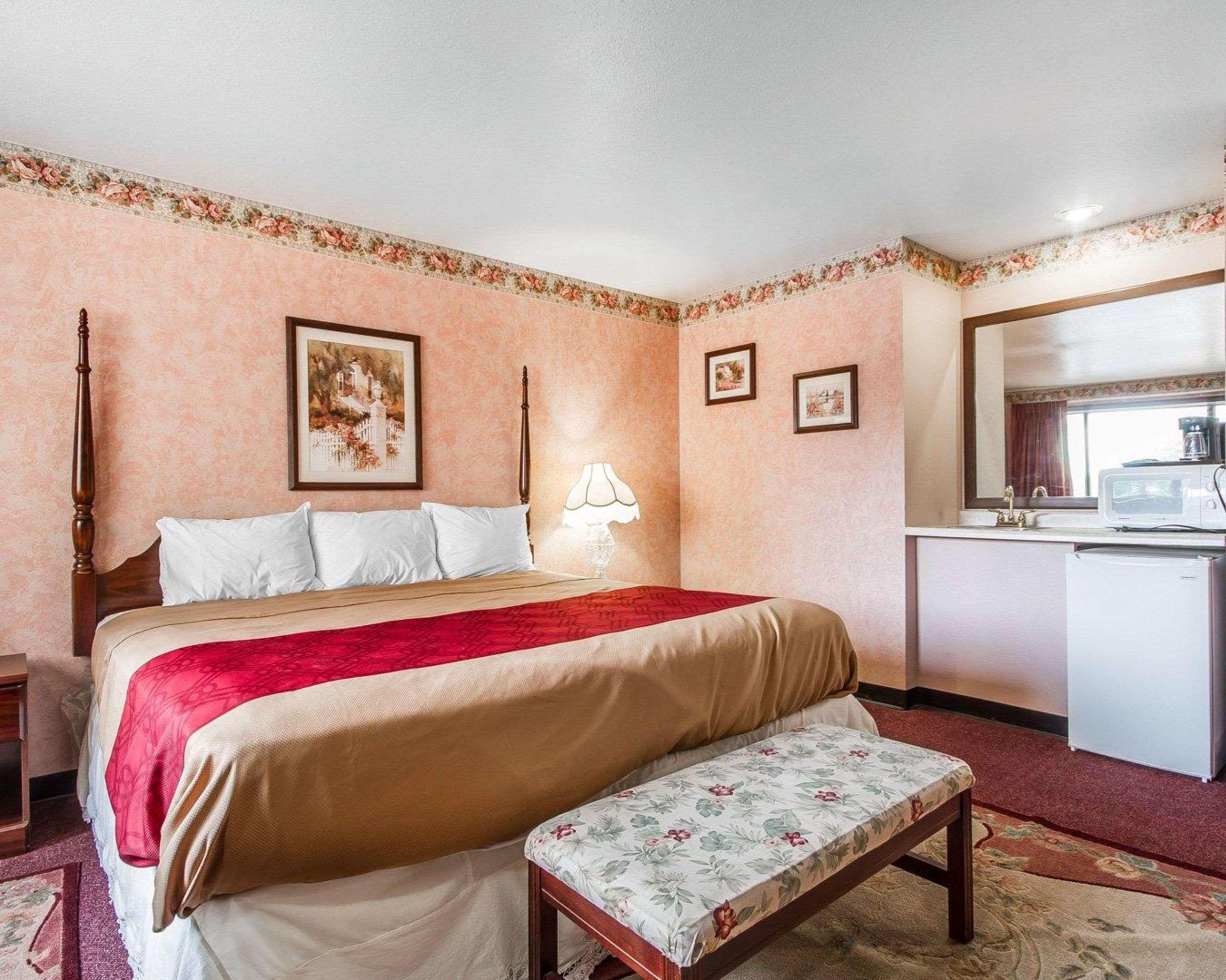 Rodeway Inn & Suites Madison East Esterno foto