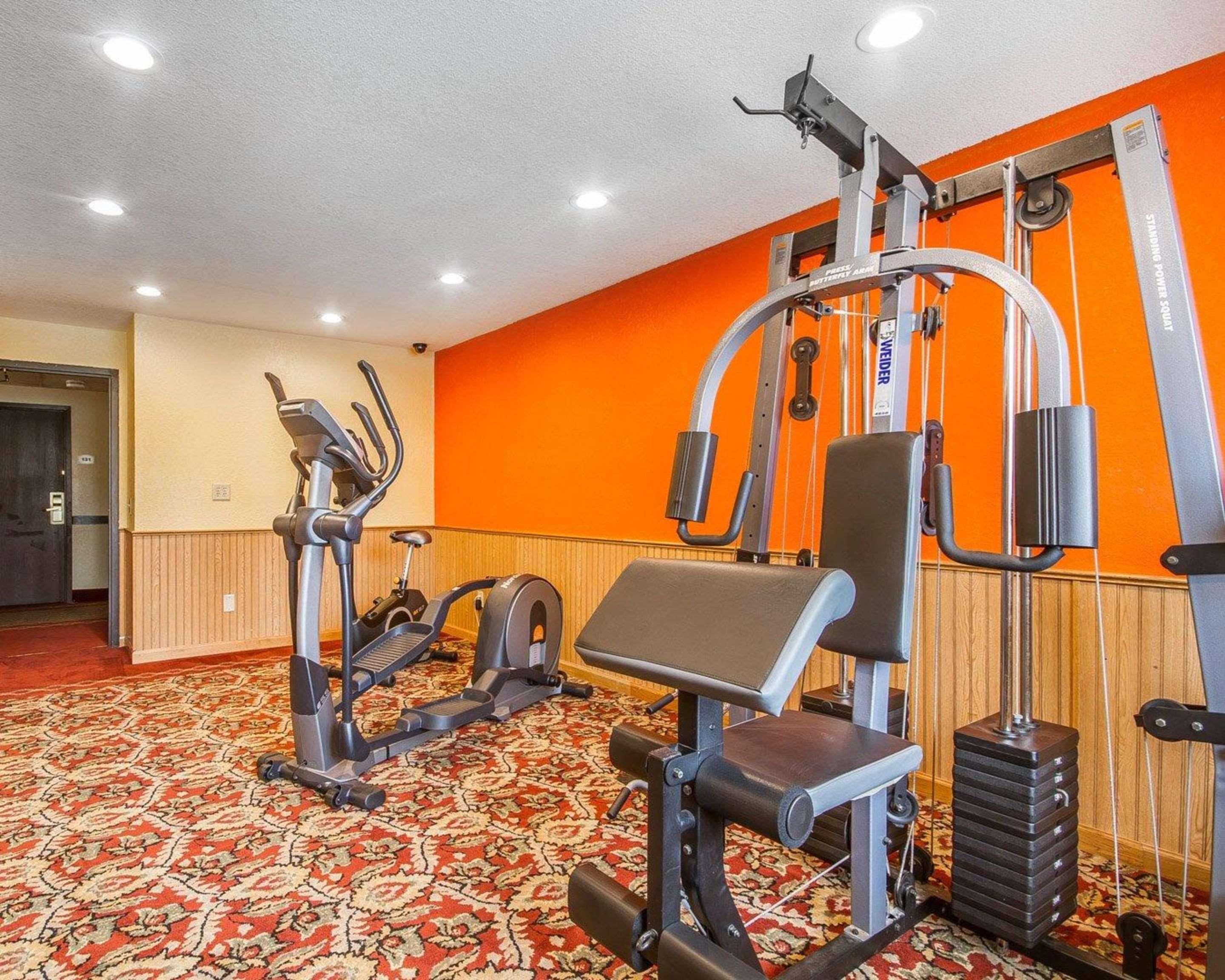 Rodeway Inn & Suites Madison East Esterno foto