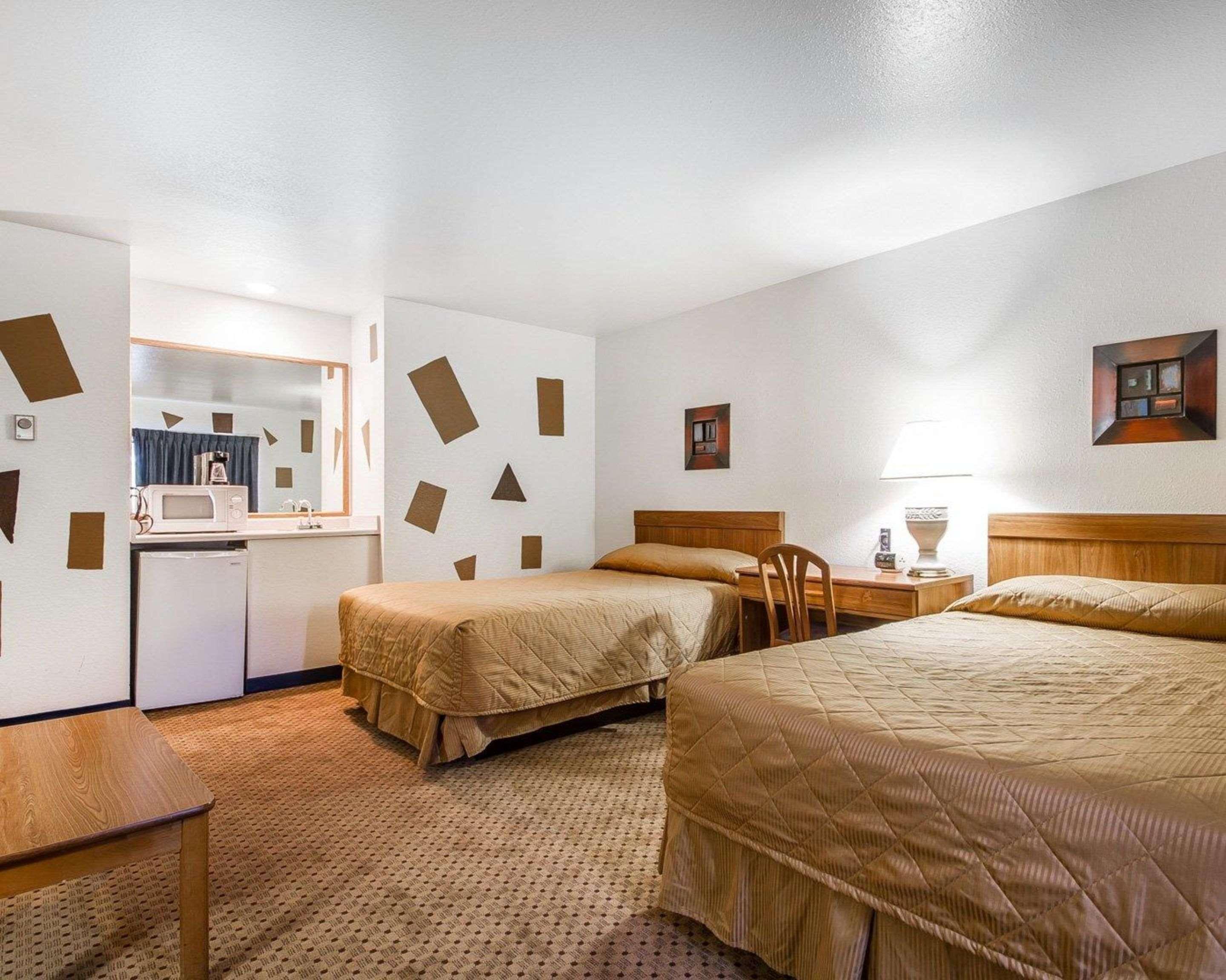 Rodeway Inn & Suites Madison East Esterno foto