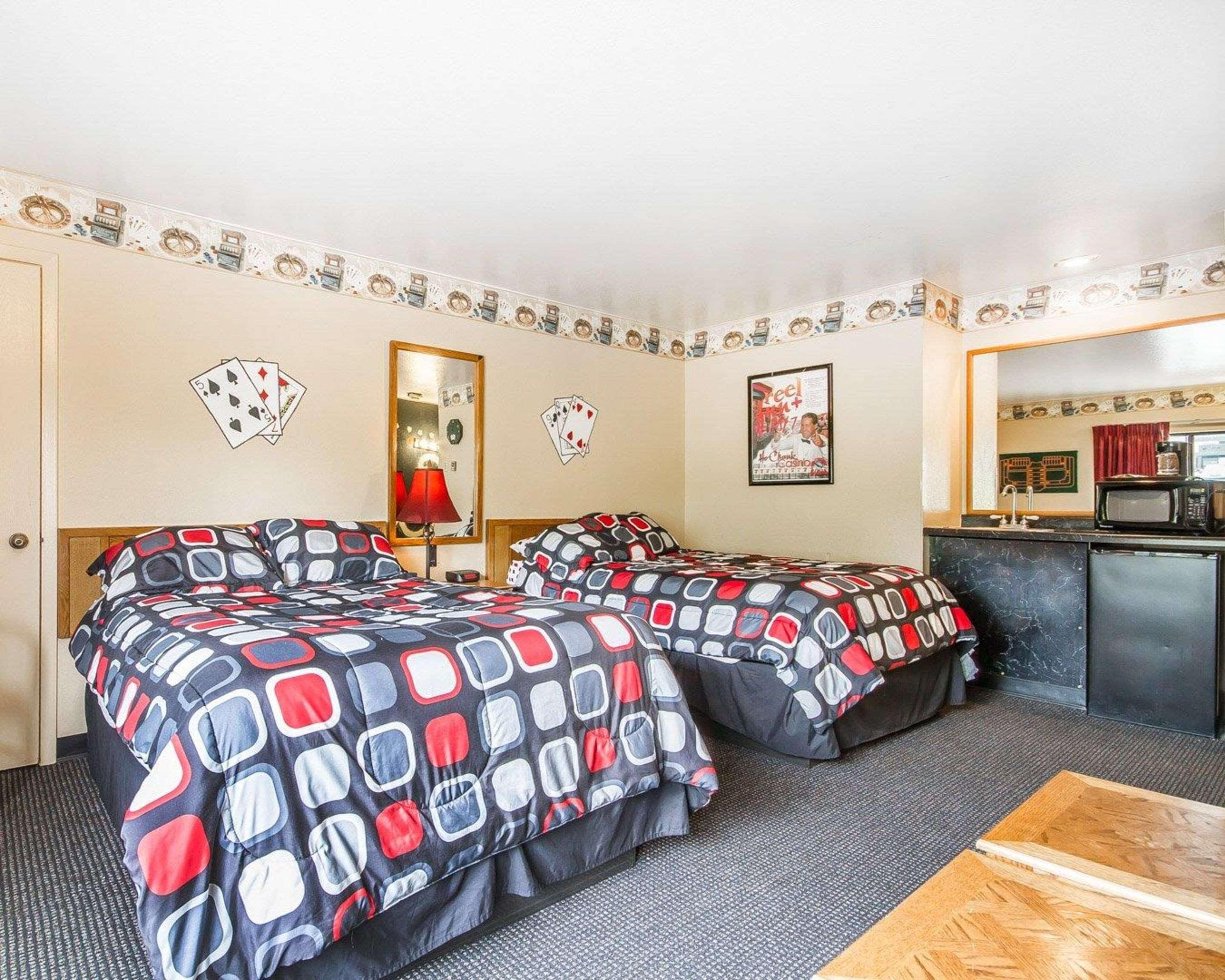 Rodeway Inn & Suites Madison East Esterno foto