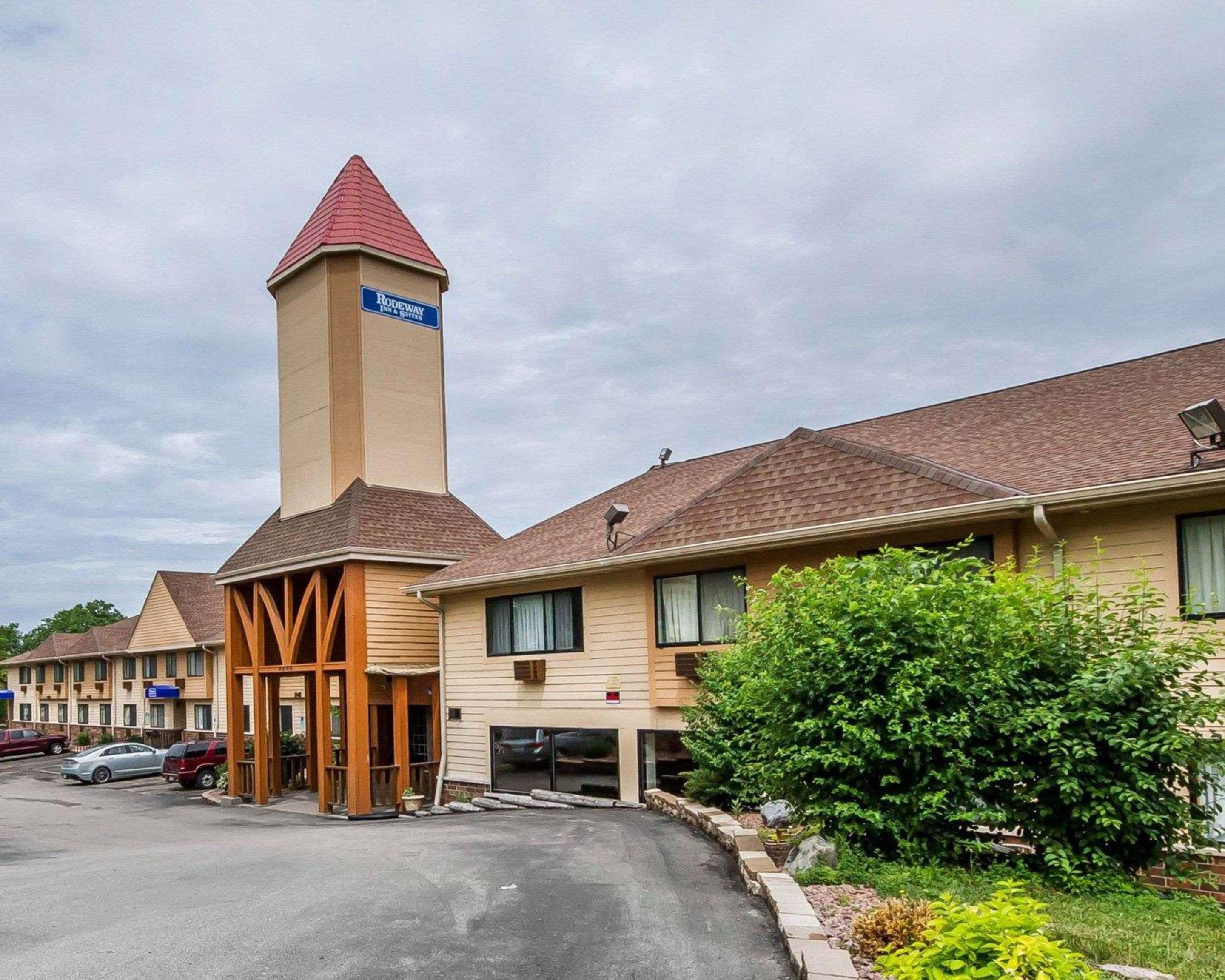 Rodeway Inn & Suites Madison East Esterno foto