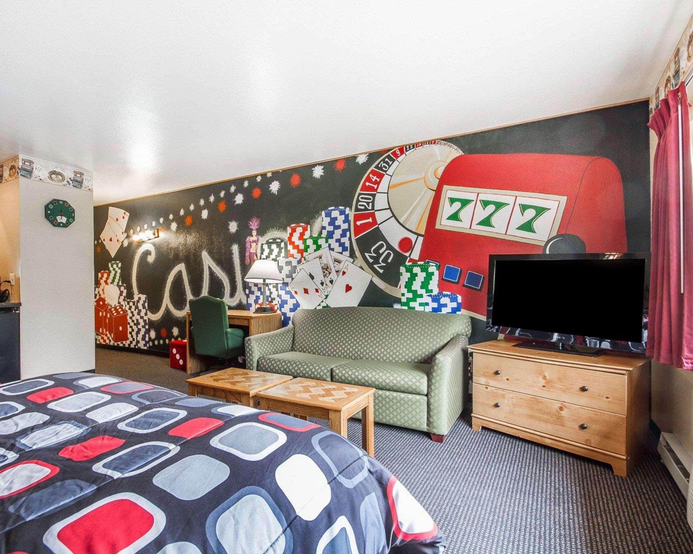 Rodeway Inn & Suites Madison East Esterno foto
