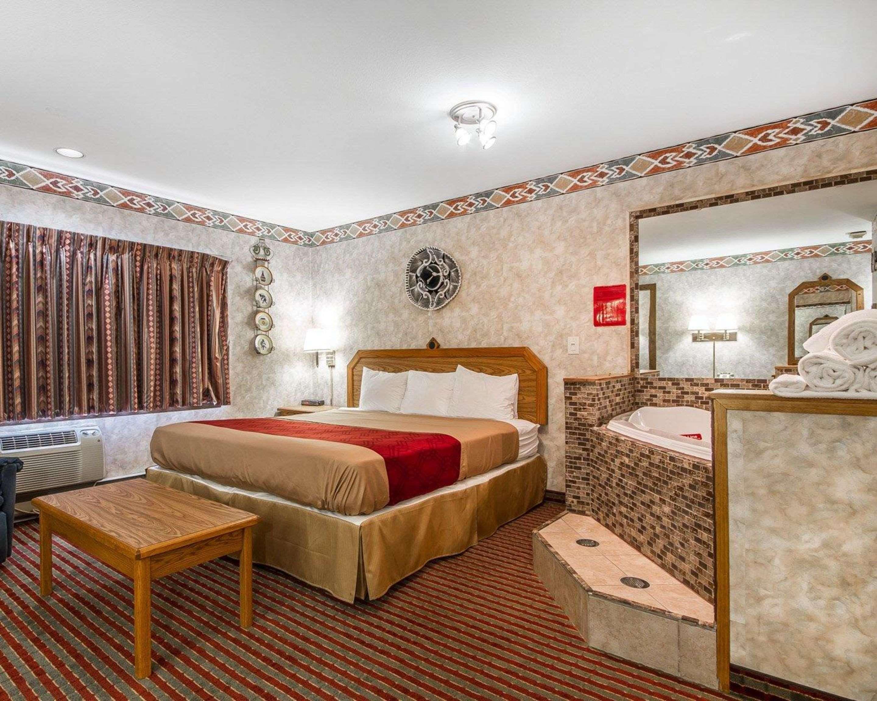 Rodeway Inn & Suites Madison East Esterno foto
