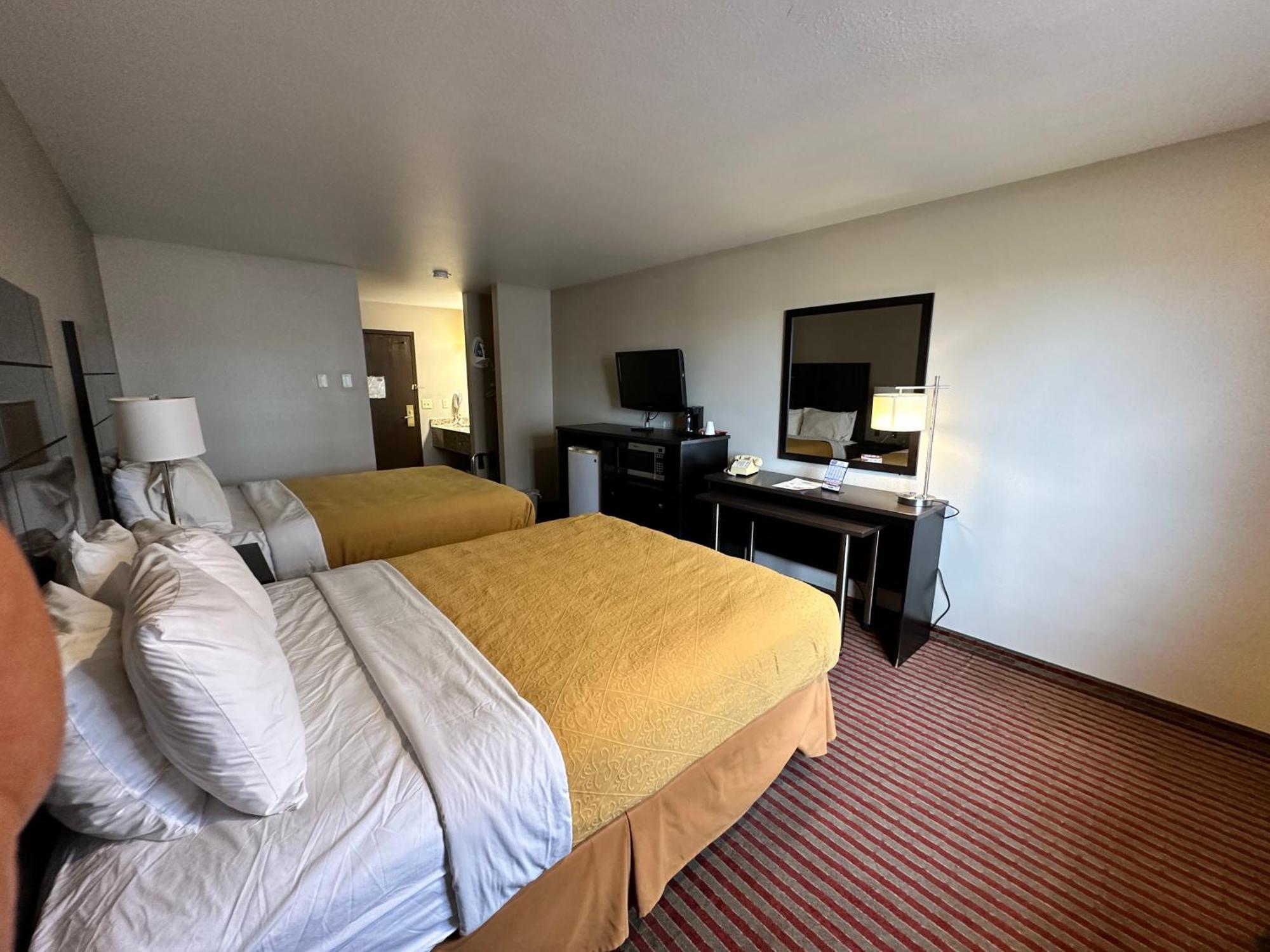 Rodeway Inn & Suites Madison East Esterno foto