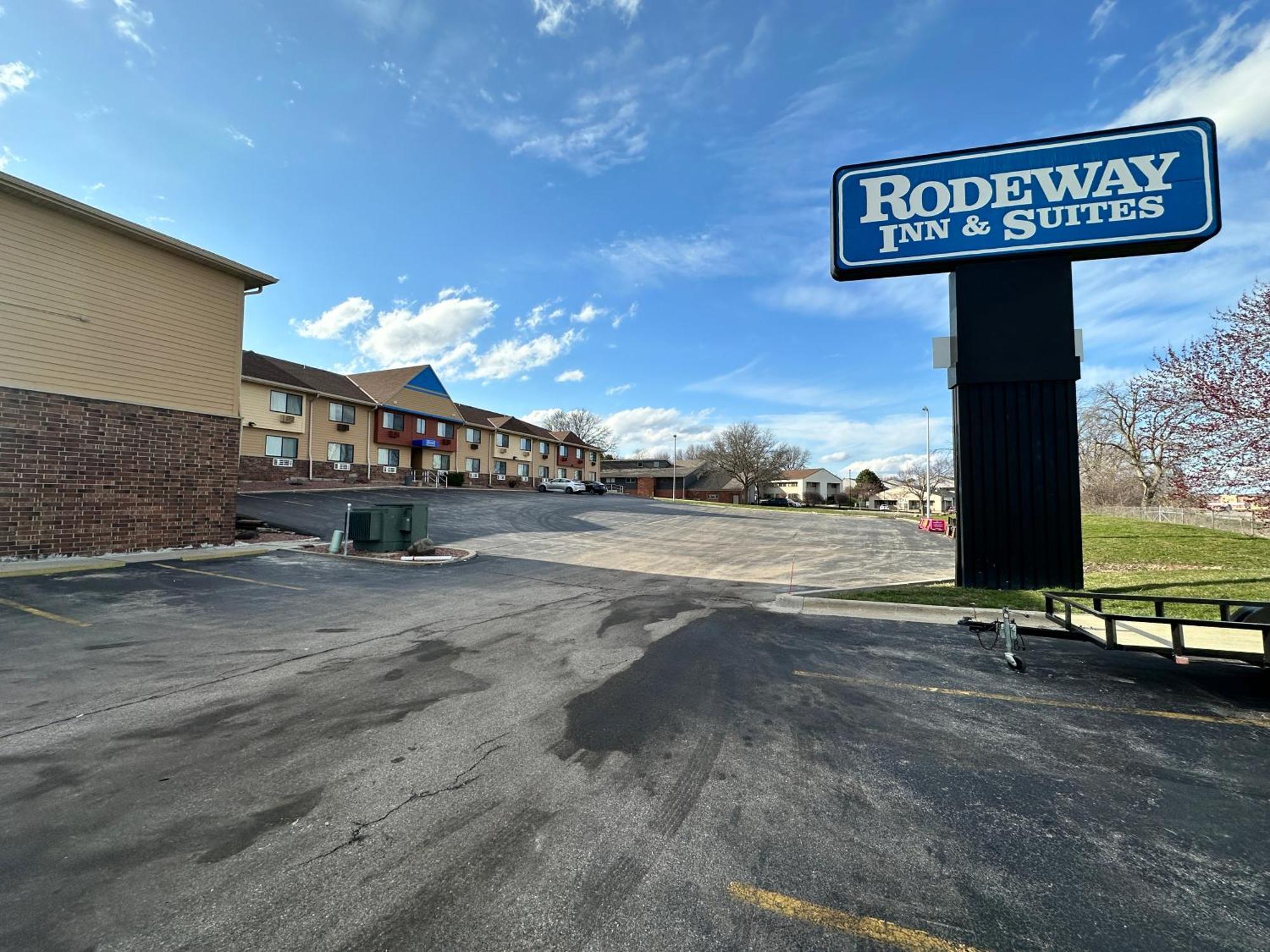 Rodeway Inn & Suites Madison East Esterno foto