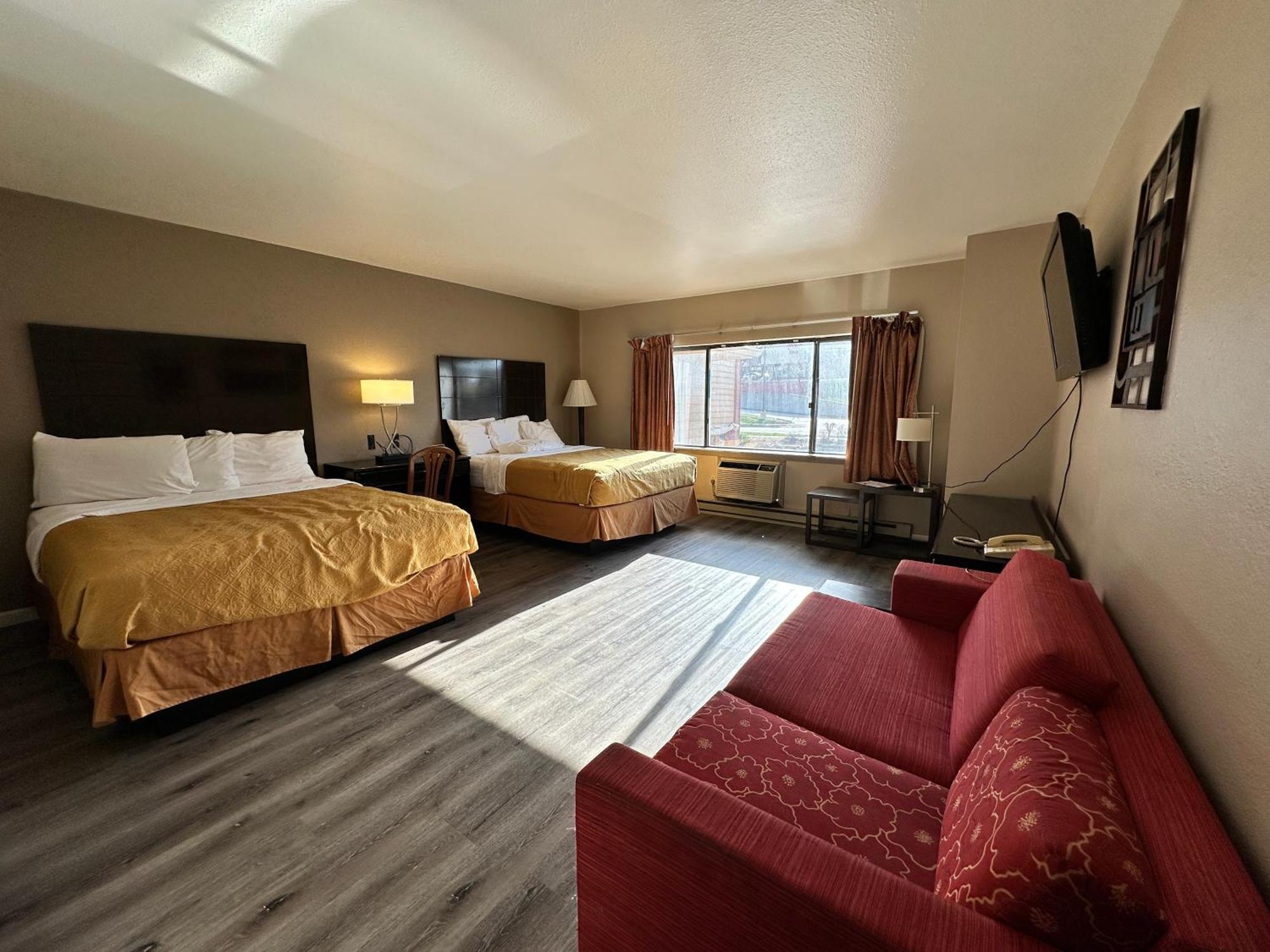 Rodeway Inn & Suites Madison East Esterno foto