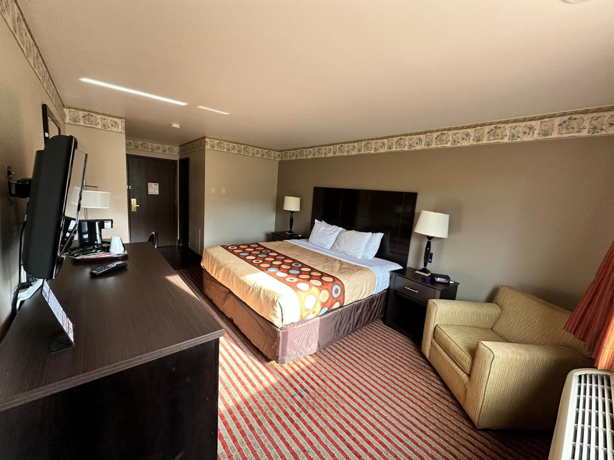 Rodeway Inn & Suites Madison East Esterno foto