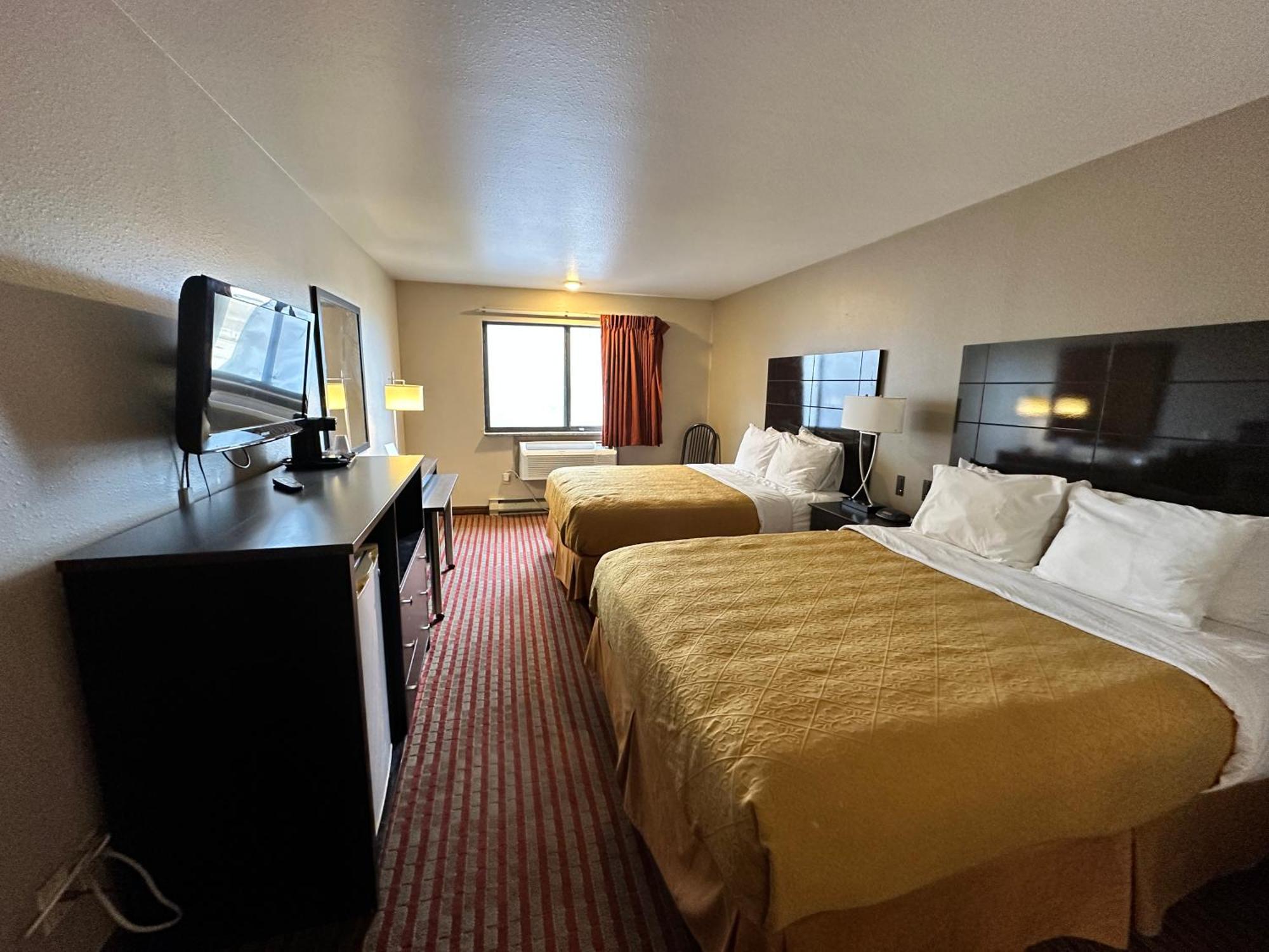 Rodeway Inn & Suites Madison East Esterno foto