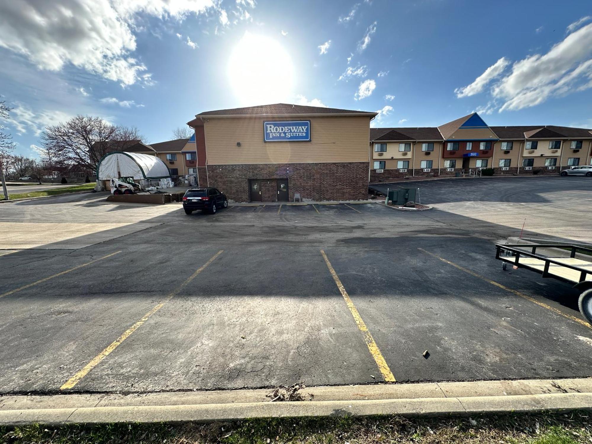 Rodeway Inn & Suites Madison East Esterno foto