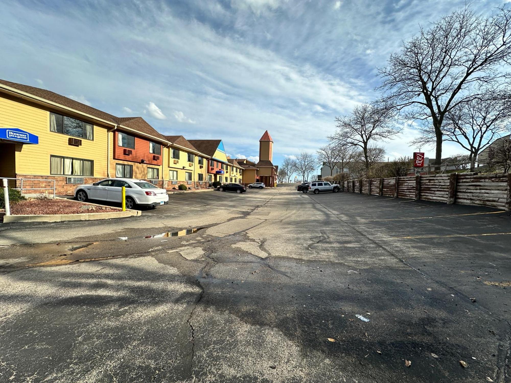 Rodeway Inn & Suites Madison East Esterno foto
