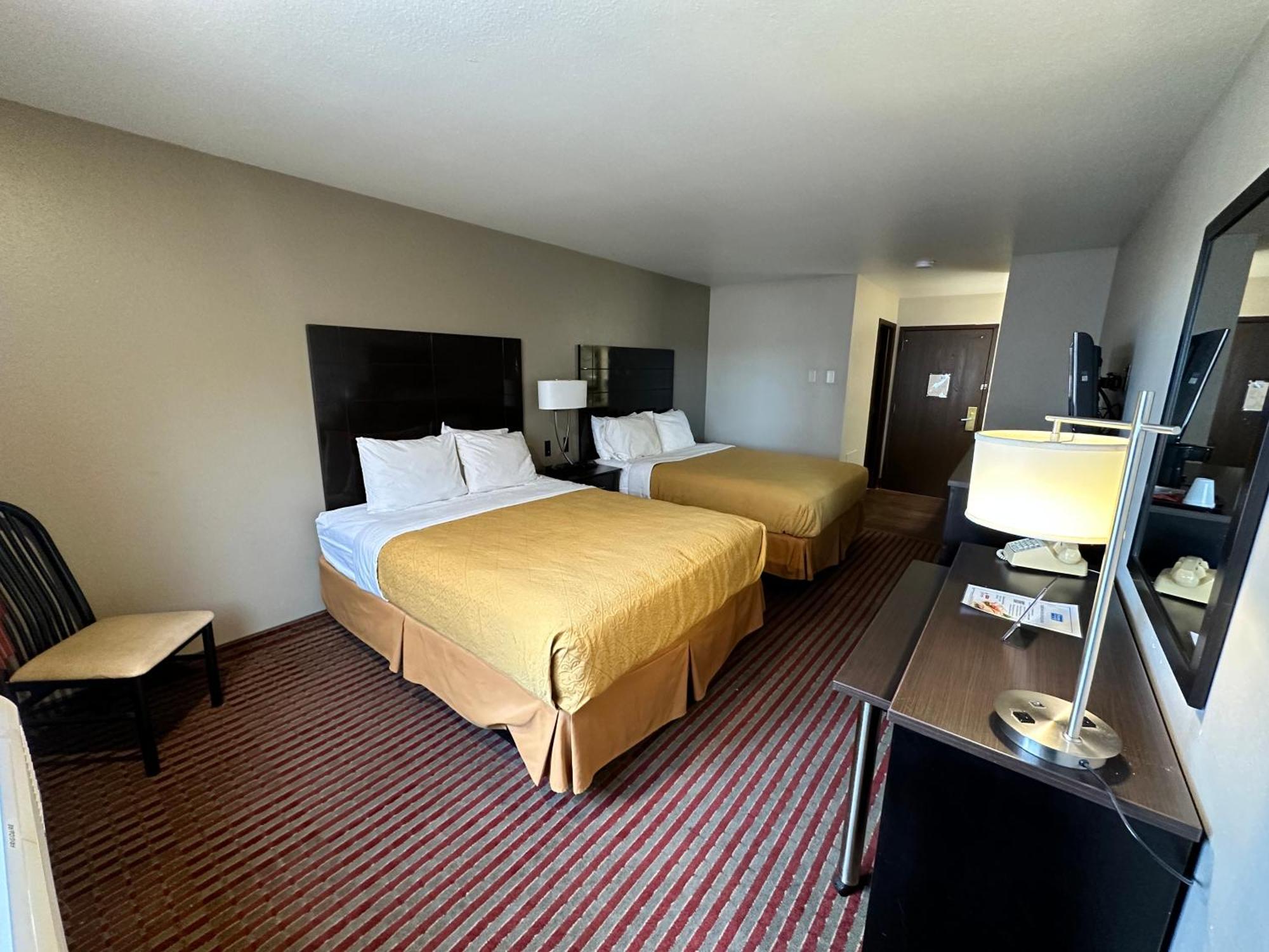 Rodeway Inn & Suites Madison East Esterno foto