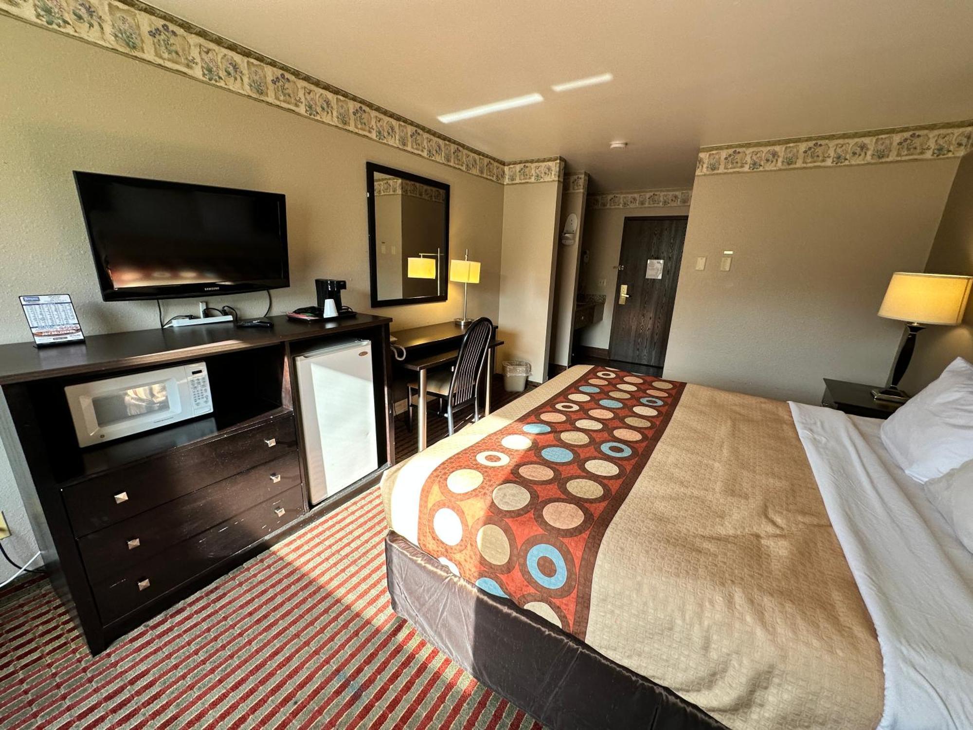 Rodeway Inn & Suites Madison East Esterno foto