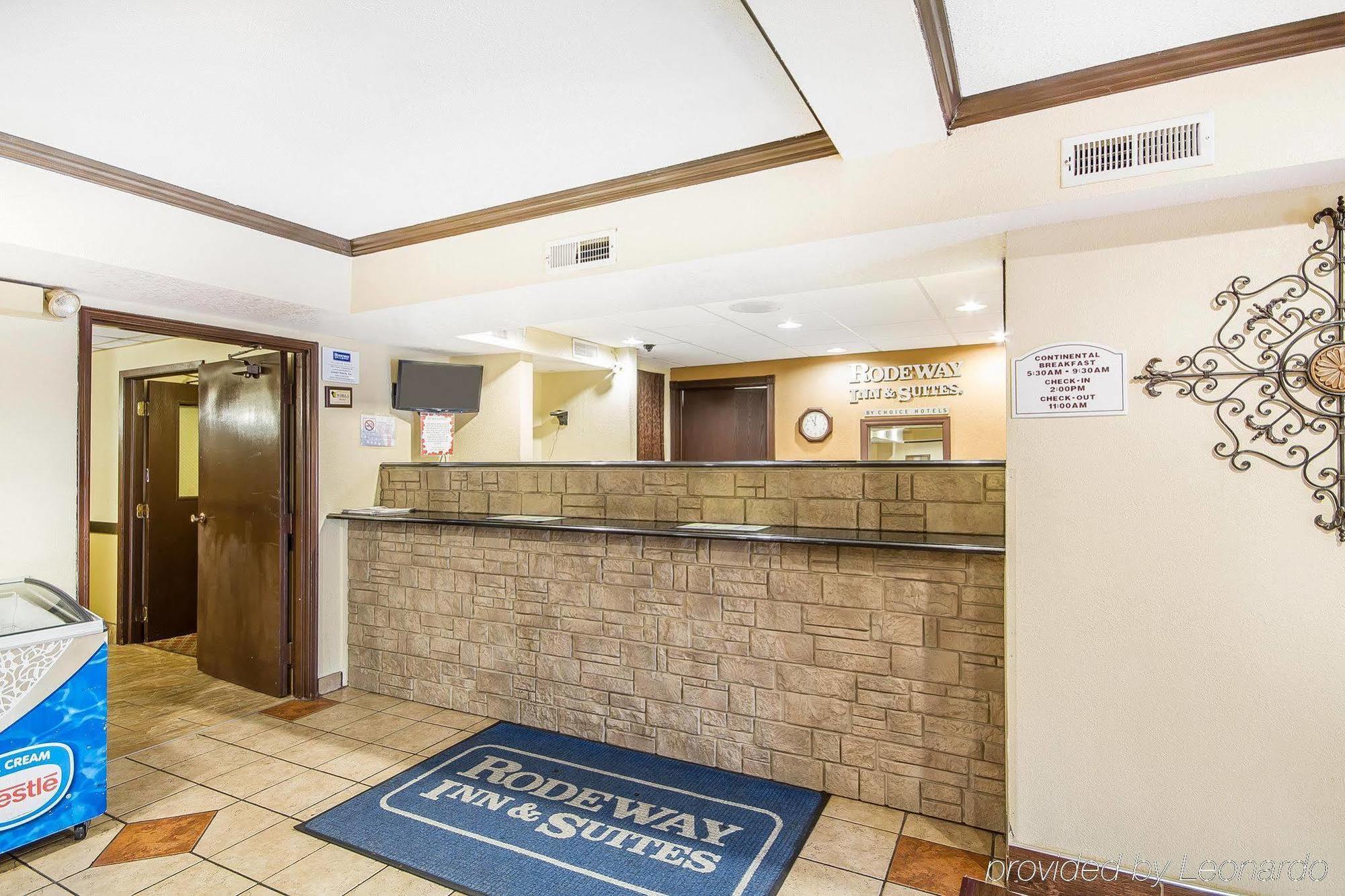 Rodeway Inn & Suites Madison East Esterno foto