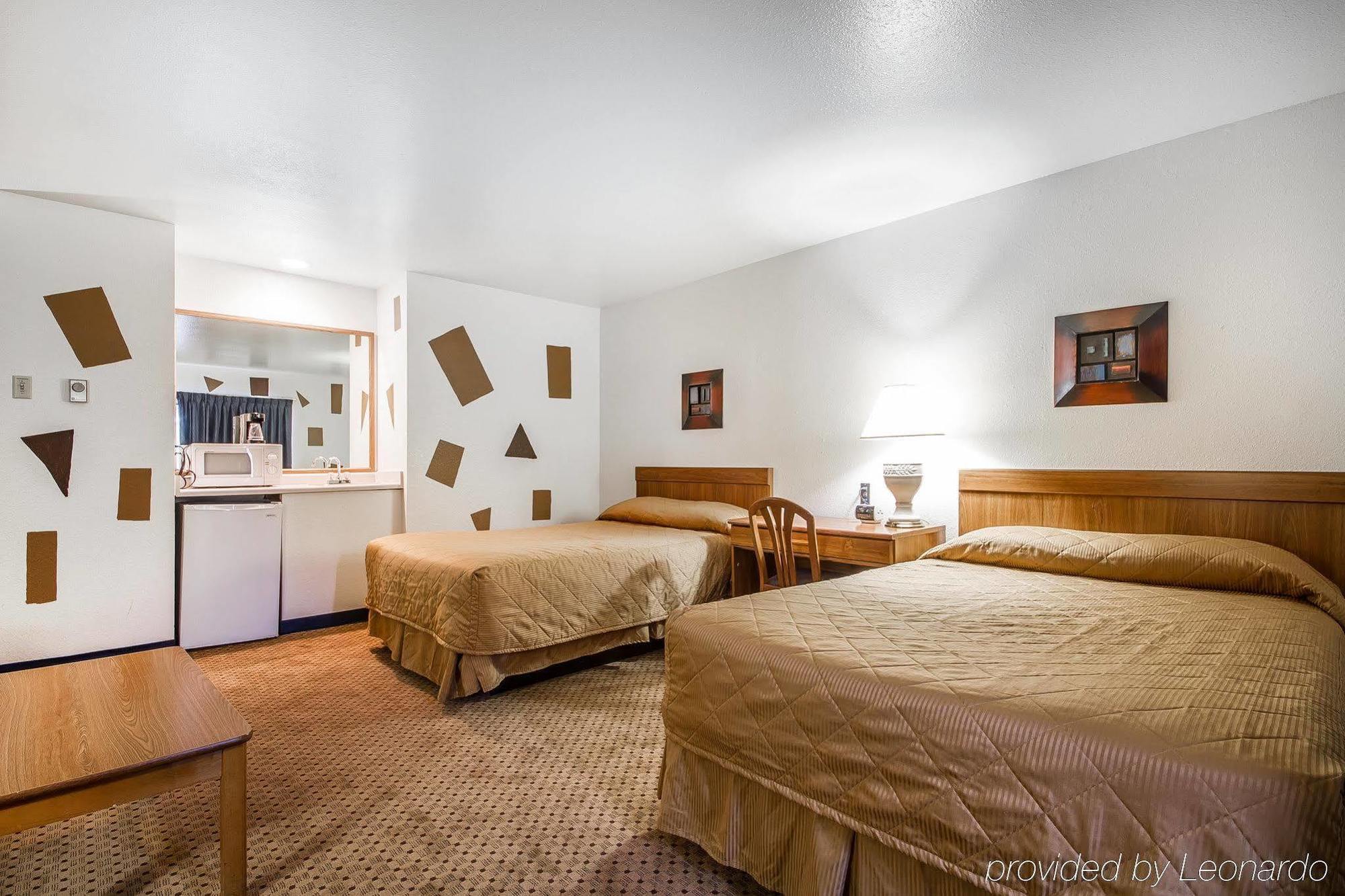 Rodeway Inn & Suites Madison East Esterno foto