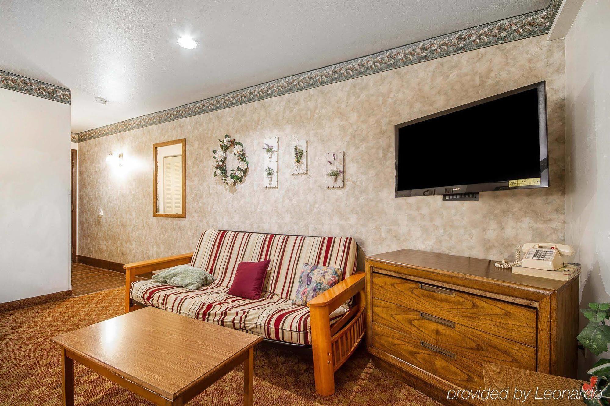 Rodeway Inn & Suites Madison East Esterno foto