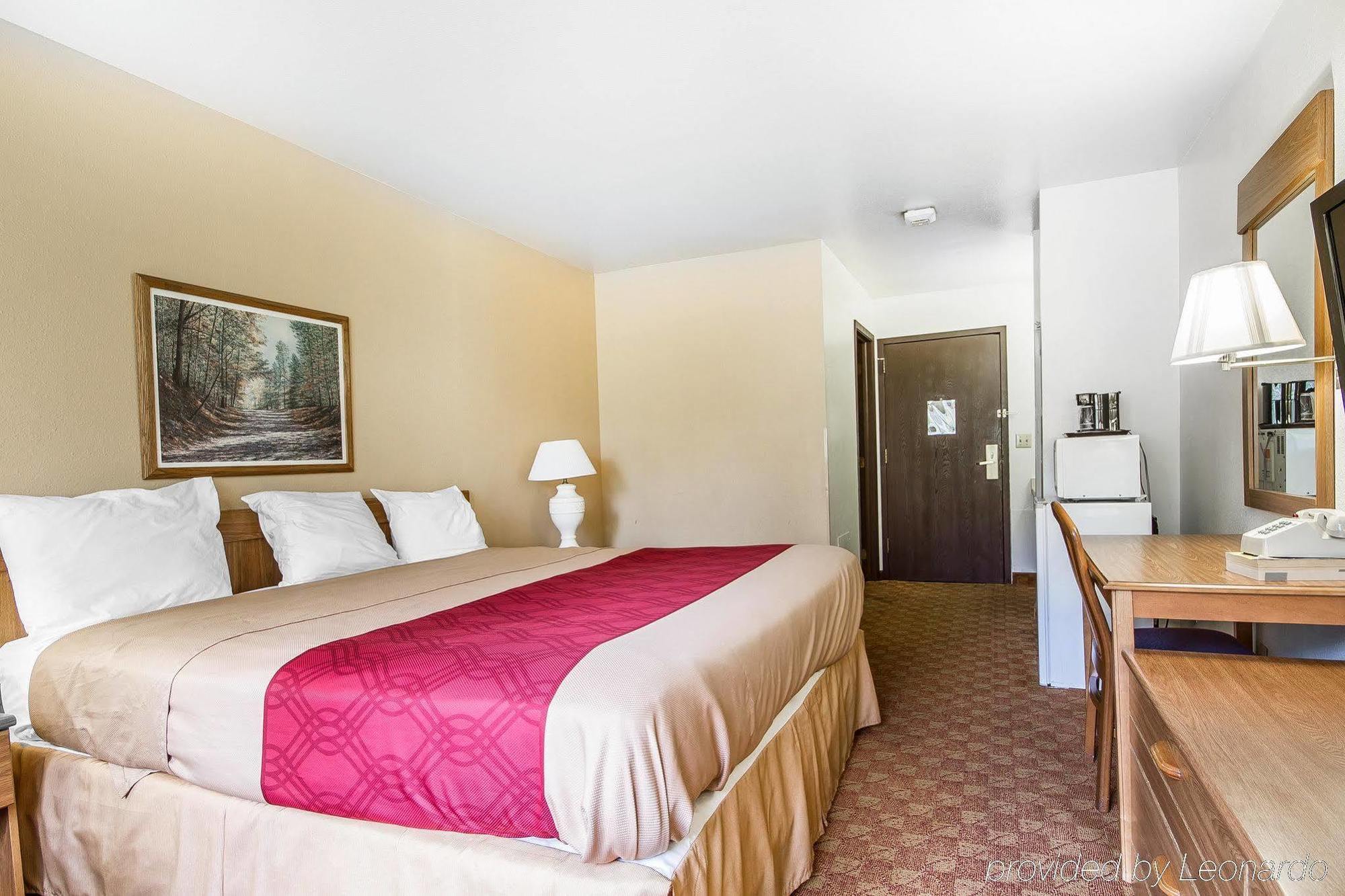 Rodeway Inn & Suites Madison East Esterno foto
